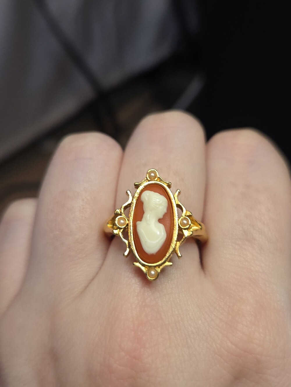 Vintage Avon Gold Cameo Portrait Ring Size 9
